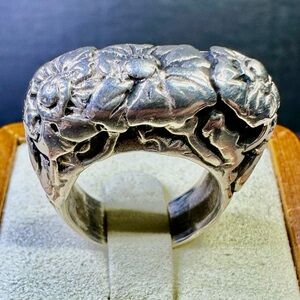 Dian Malouf 925 Silver Ornate Floral Ring w/hammered shank 7.25 Lot#682